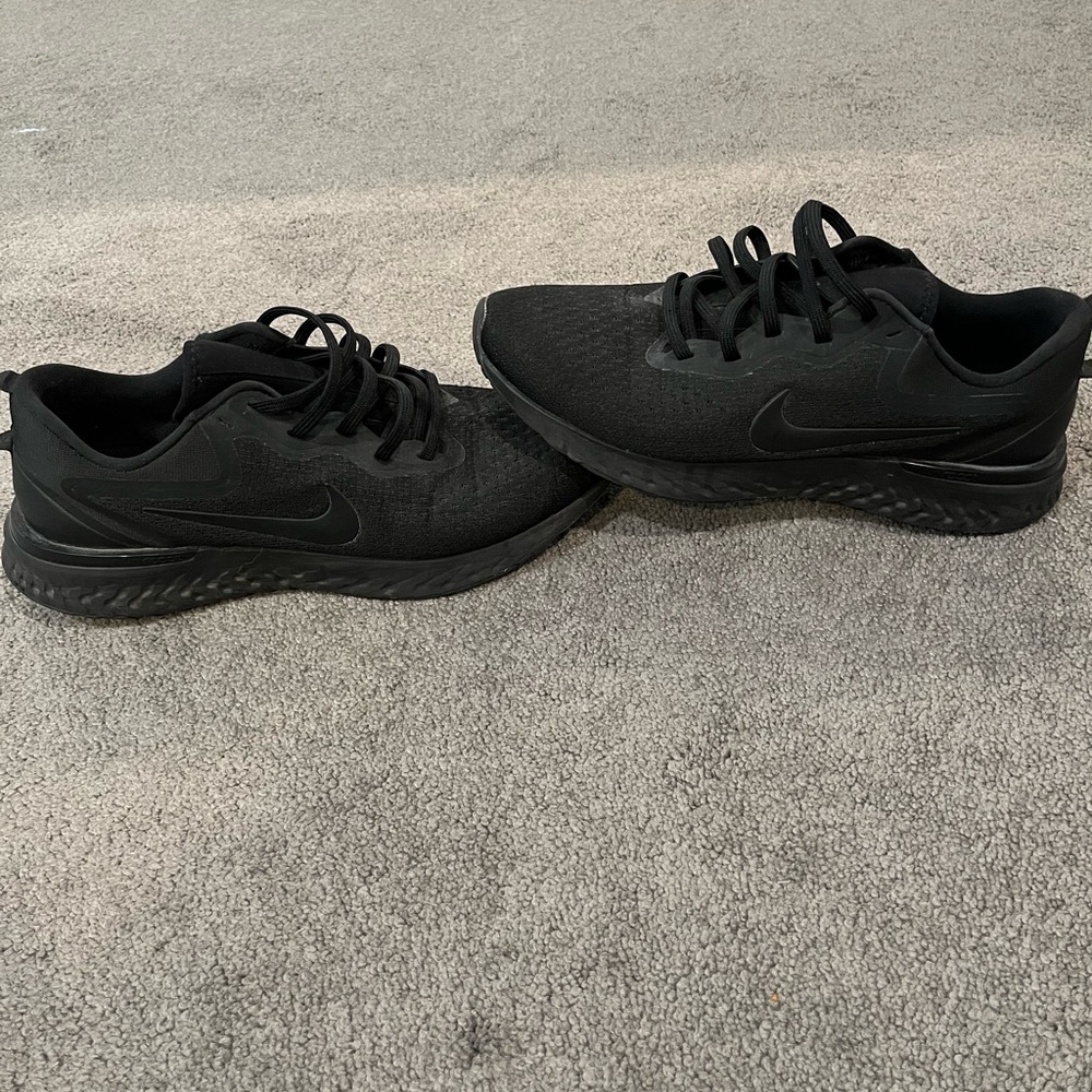Men’s Black Nike odyssey